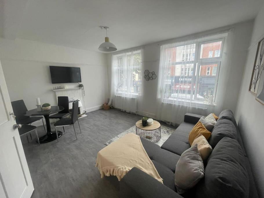 Lovely 2 Bed On Tower Bridge London Exterior photo