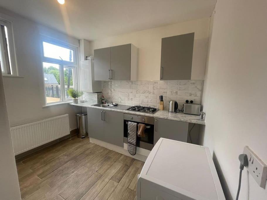 Lovely 2 Bed On Tower Bridge London Exterior photo