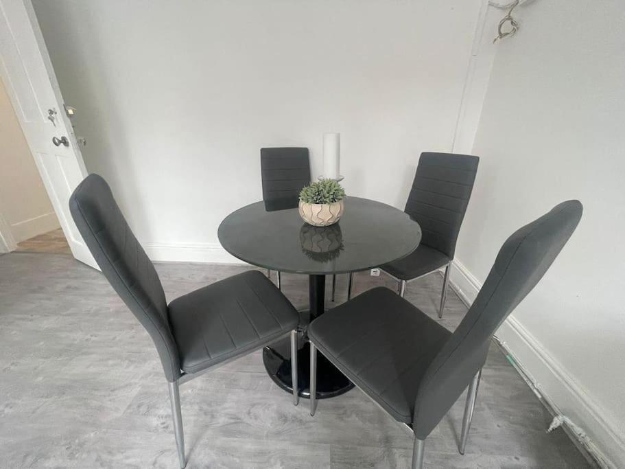 Lovely 2 Bed On Tower Bridge London Exterior photo
