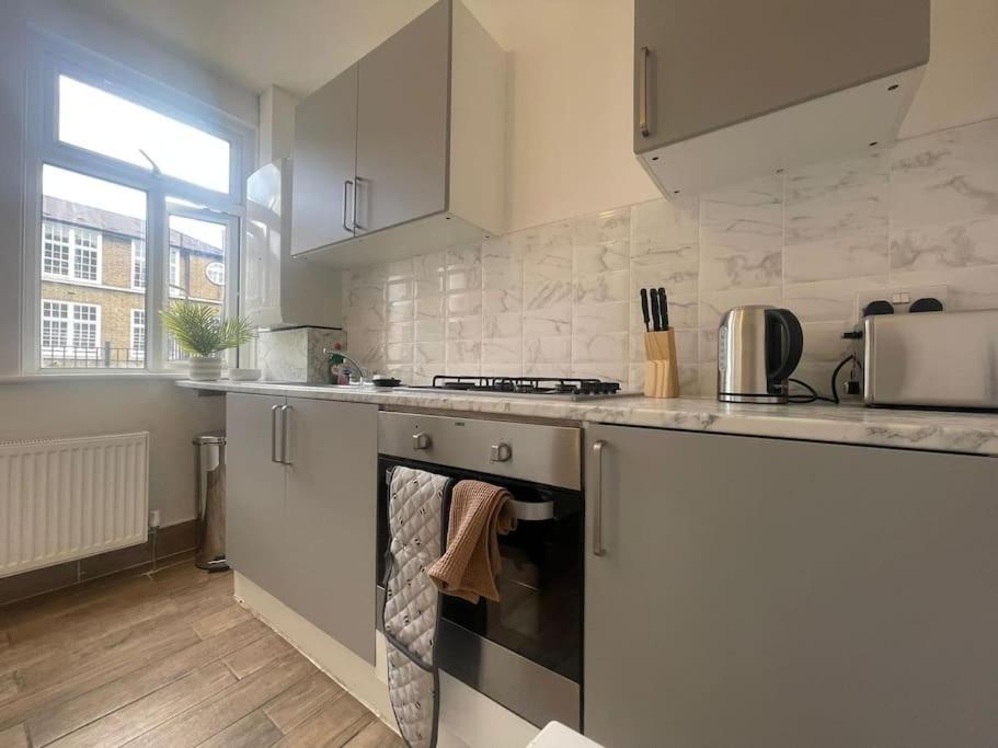 Lovely 2 Bed On Tower Bridge London Exterior photo
