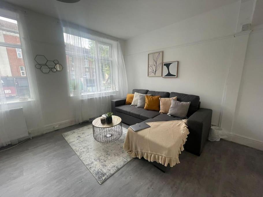 Lovely 2 Bed On Tower Bridge London Exterior photo