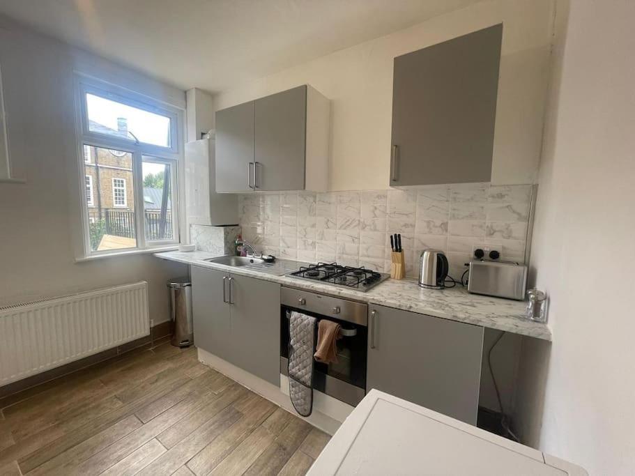 Lovely 2 Bed On Tower Bridge London Exterior photo